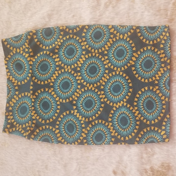 LuLaRoe Cassie - Picture 5 of 10